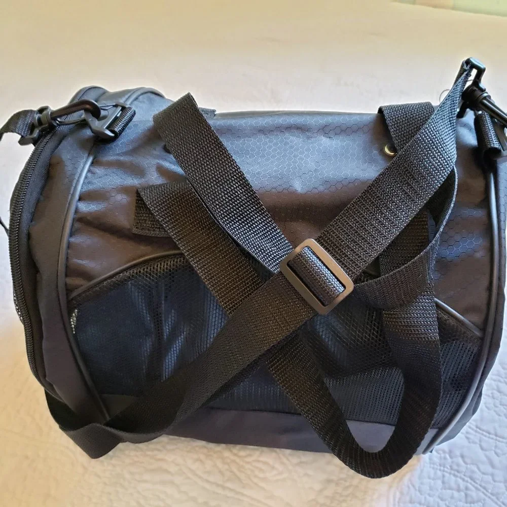 NWOT Pet Carrier Approximate Measurements: L 12